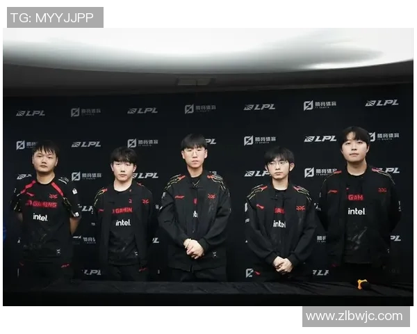 CSGO赛事热议JDG战队配合问题引发玩家热烈讨论与争议