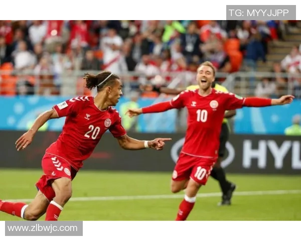 秘鲁与丹麦精彩对决回顾赛场瞬间与精彩进球集锦